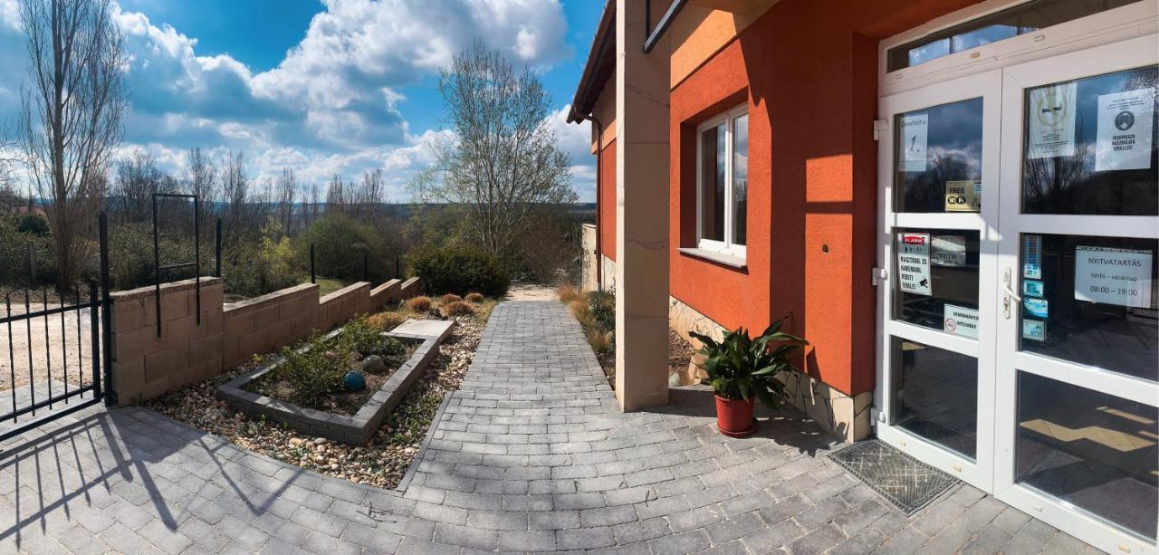 Tuenderszikla Panzio Bed & Breakfast Pilisjaszfalu Eksteriør bilde