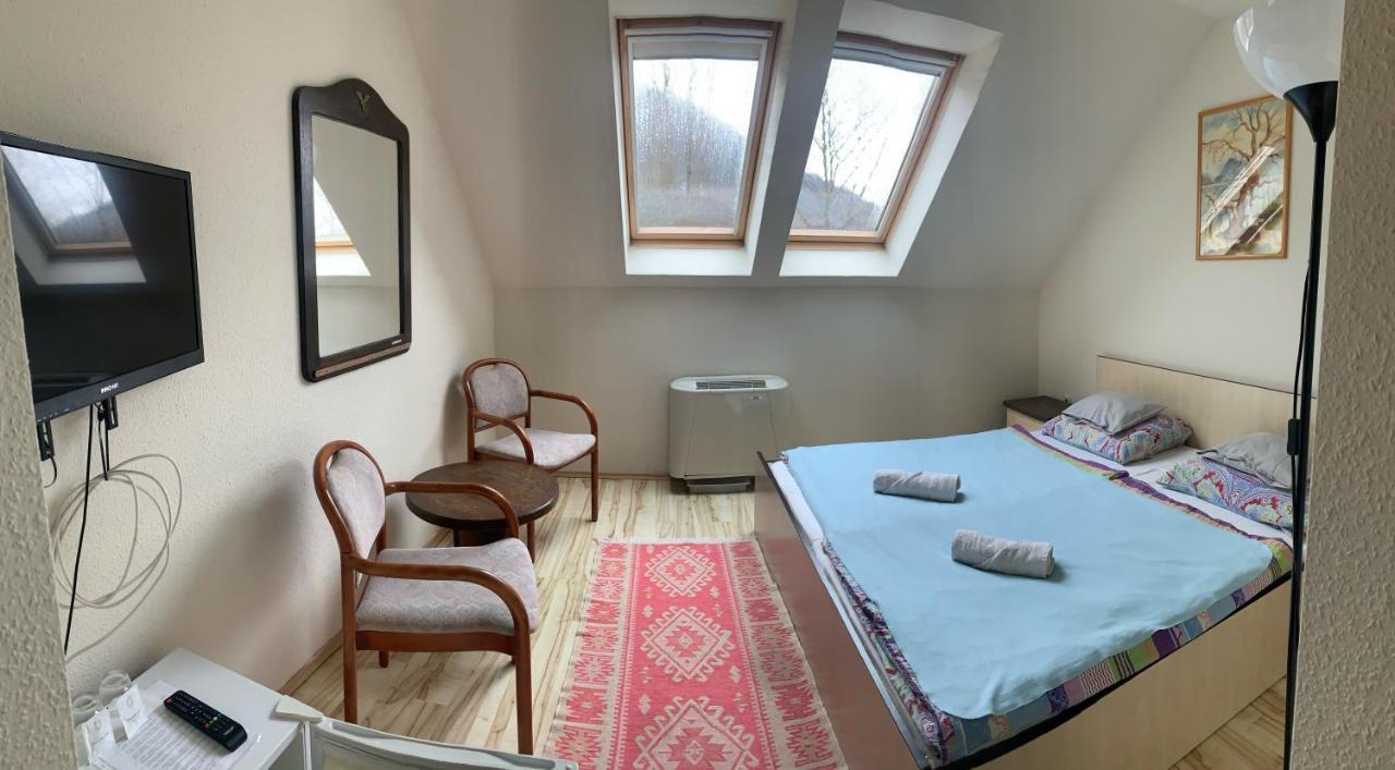 Tuenderszikla Panzio Bed & Breakfast Pilisjaszfalu Eksteriør bilde