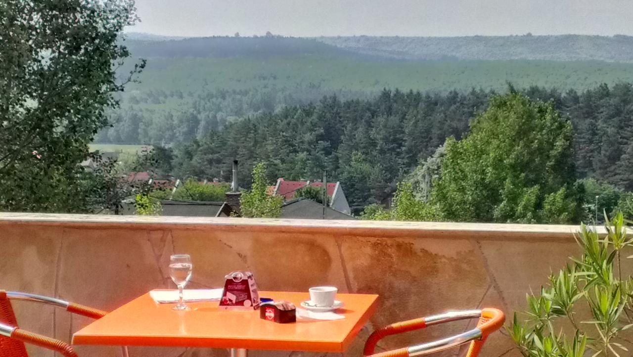 Tuenderszikla Panzio Bed & Breakfast Pilisjaszfalu Eksteriør bilde